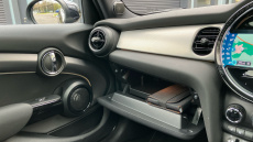 MINI Hatchback 1.5 Cooper Exclusive 5dr Auto [Comfort/Nav Pack] Petrol Hatchback